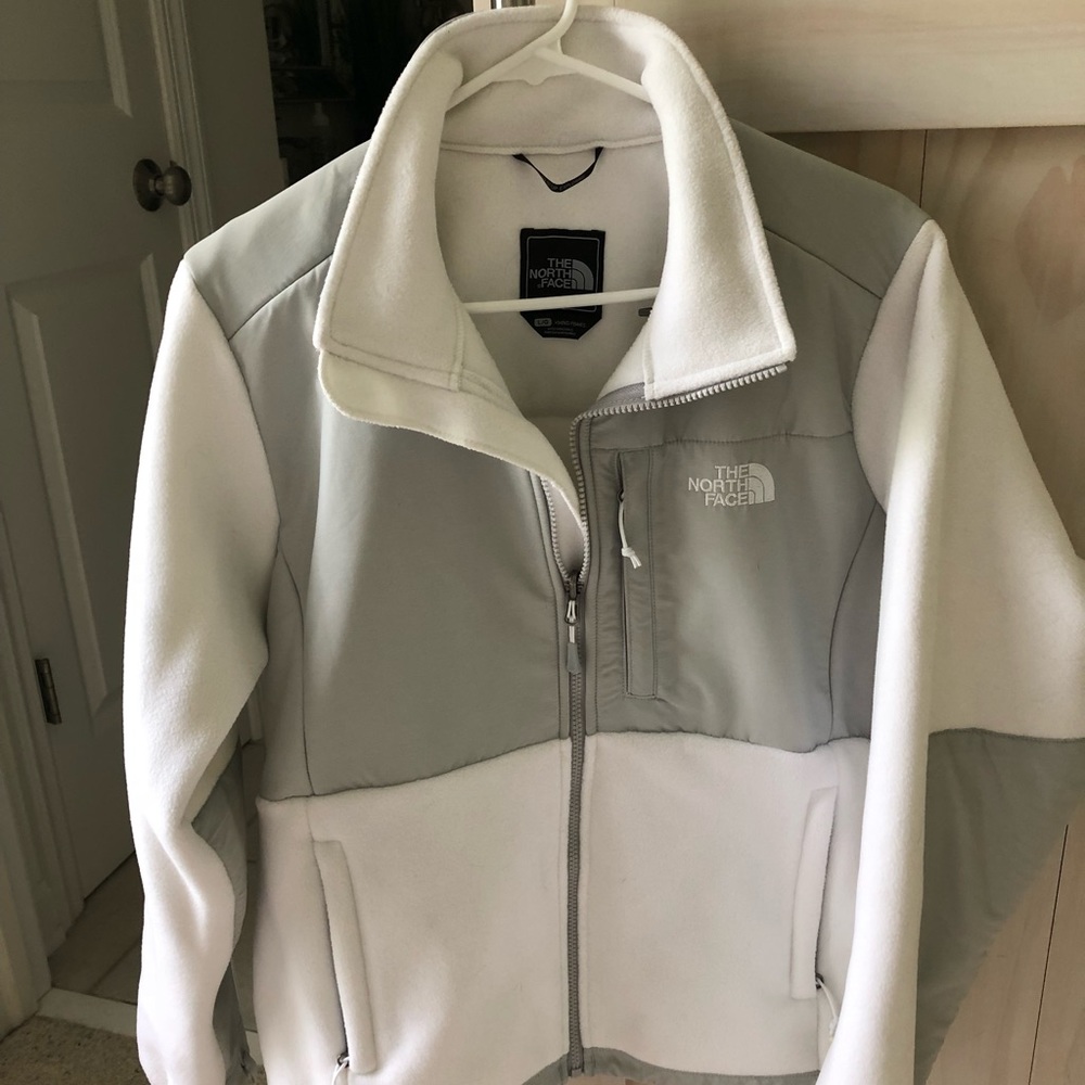 The North Face iconic Denali Jacket gray/white